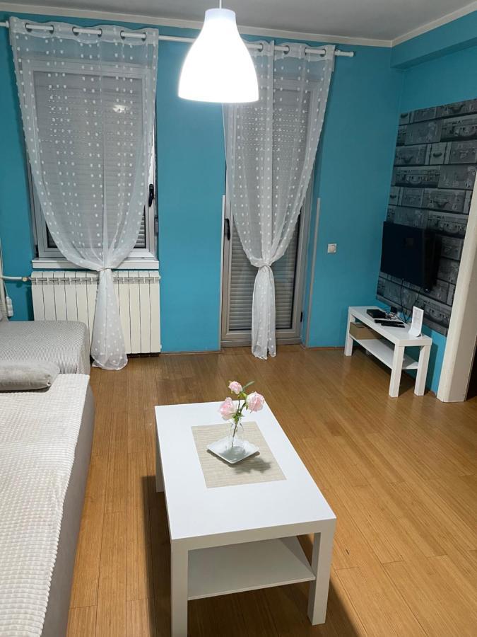 Apartment Elefant 021 Novi Sad Buitenkant foto