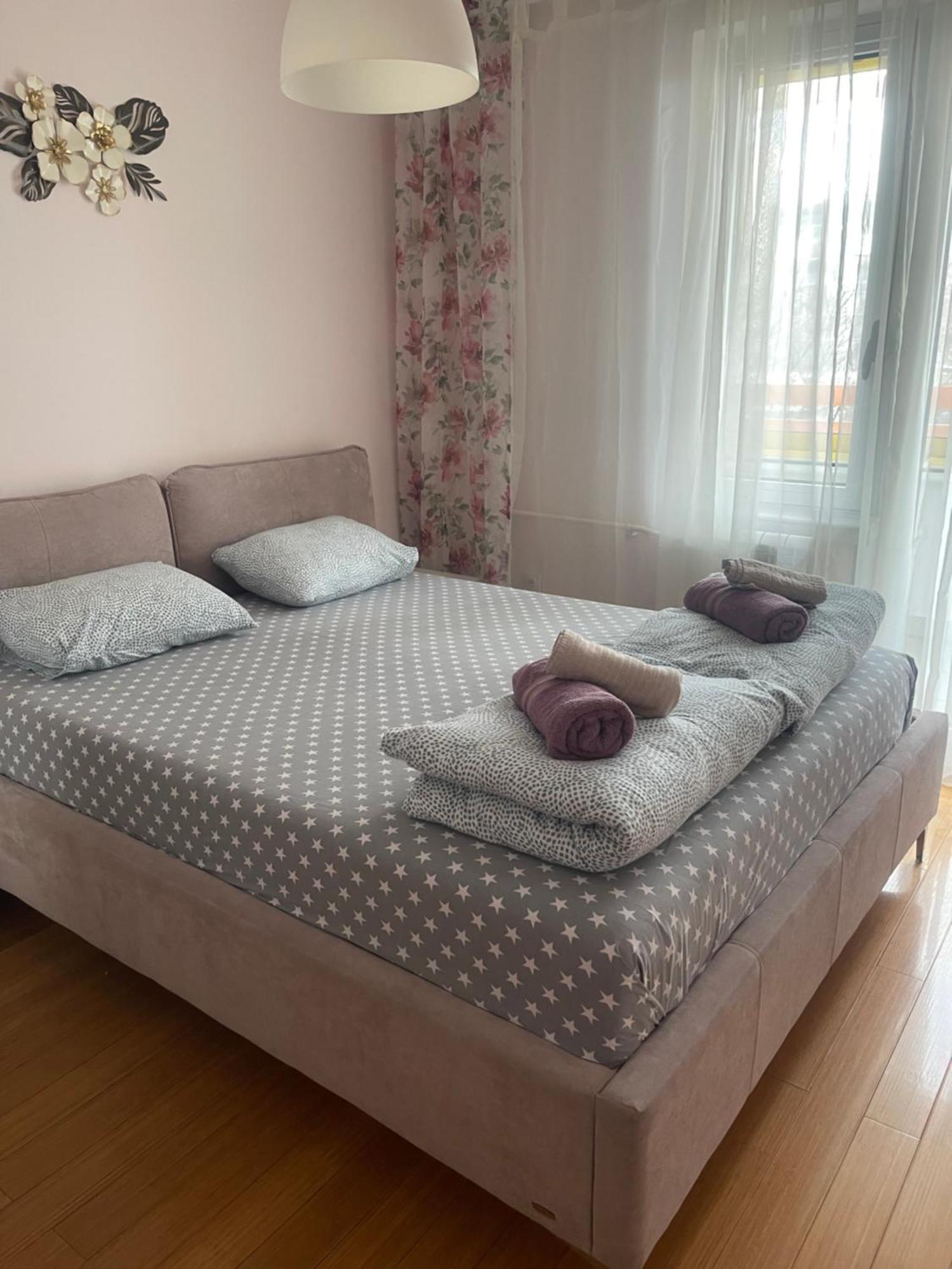 Apartment Elefant 021 Novi Sad Buitenkant foto